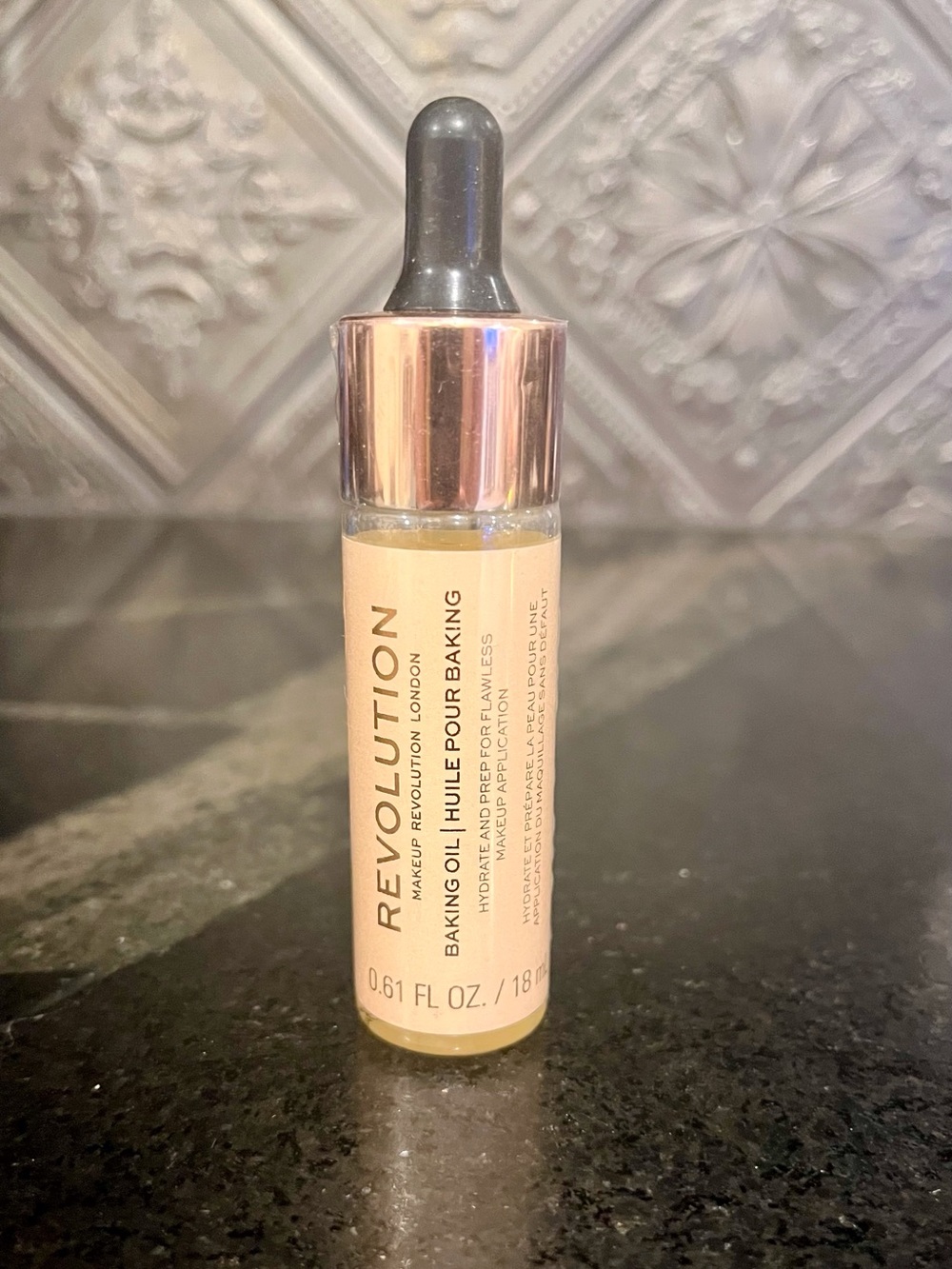 Revolution Baking Oil Primer - Light Beige with Rose Gold Cap